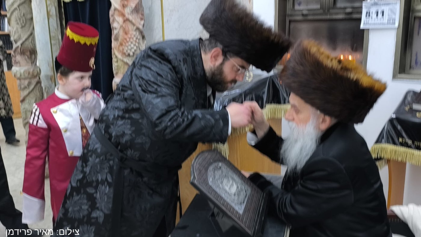 פורים בחצה"ק בוטושאן