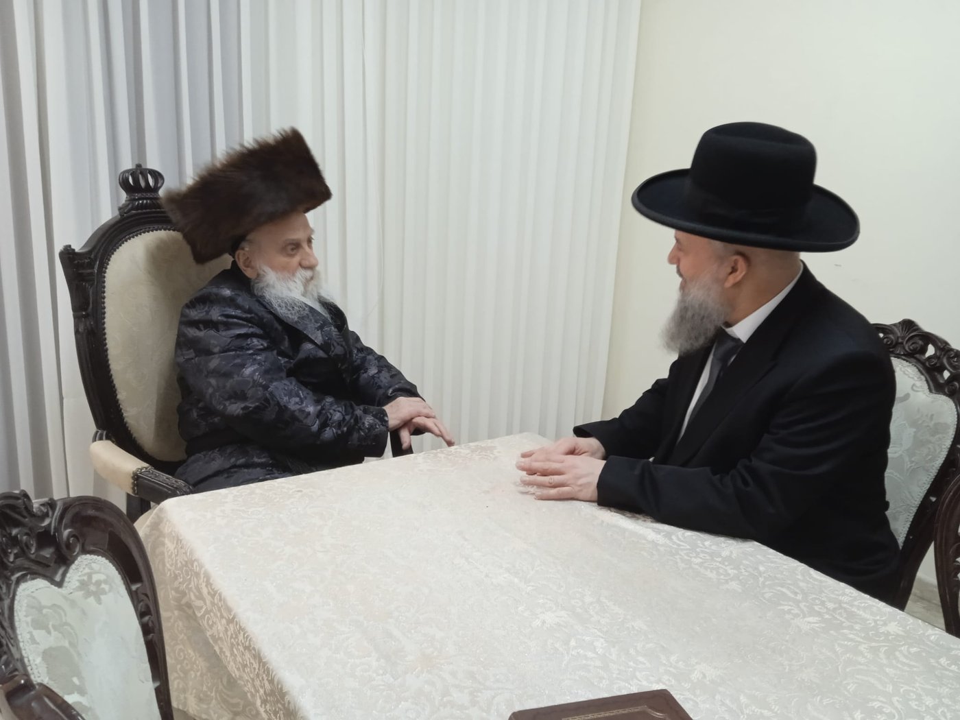 פורים בחצה"ק בוטושאן