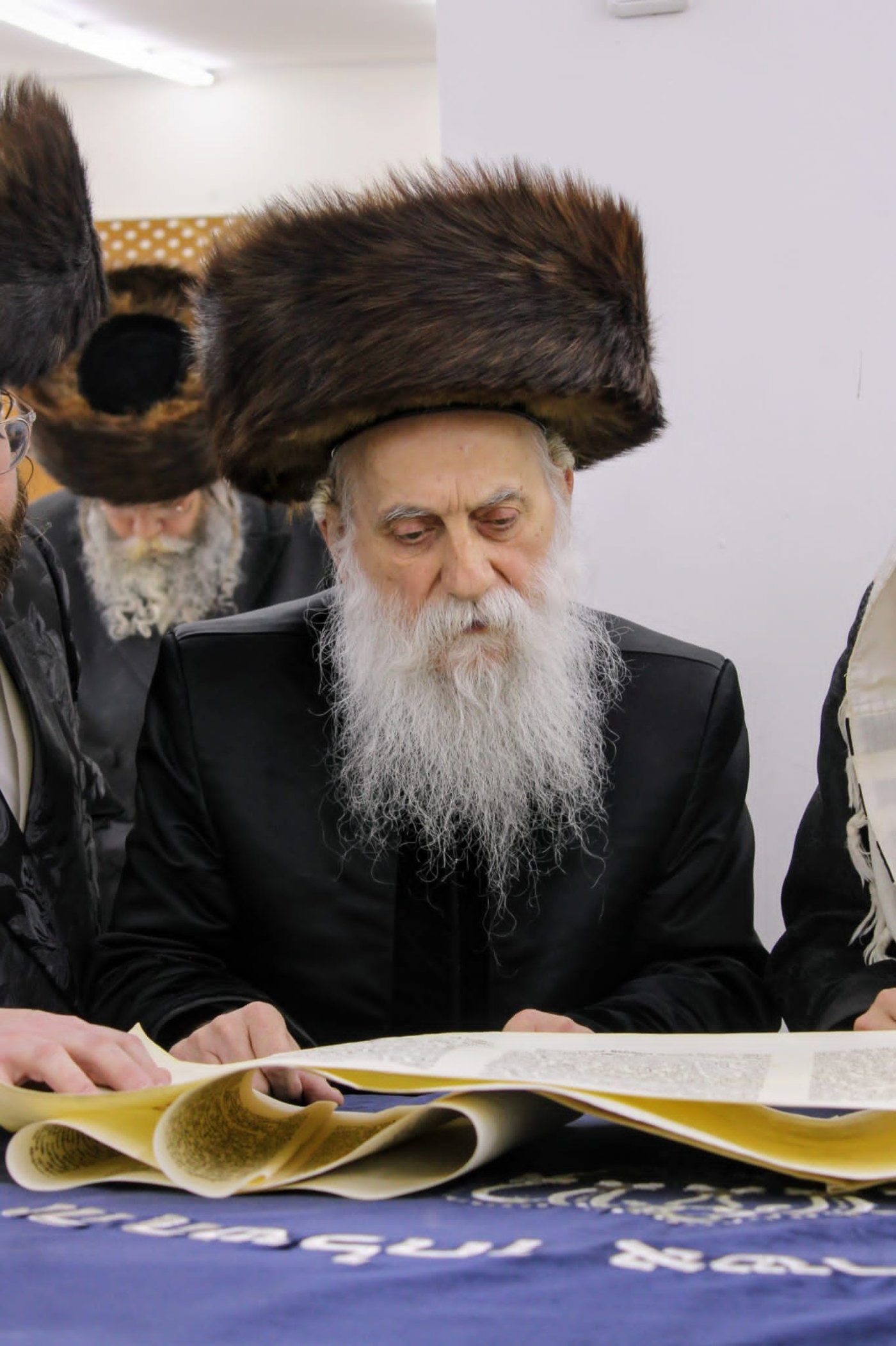 פורים בחצה"ק בוטושאן