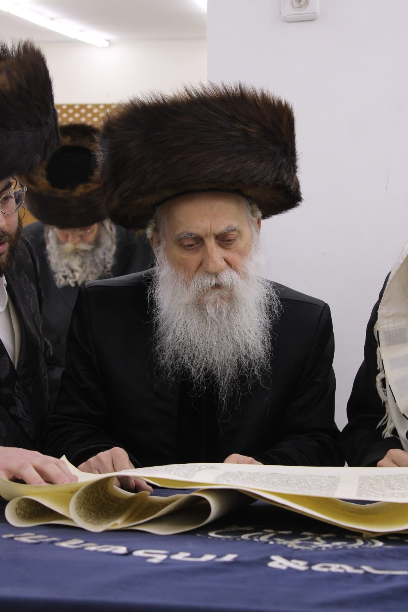 פורים בחצה"ק בוטושאן