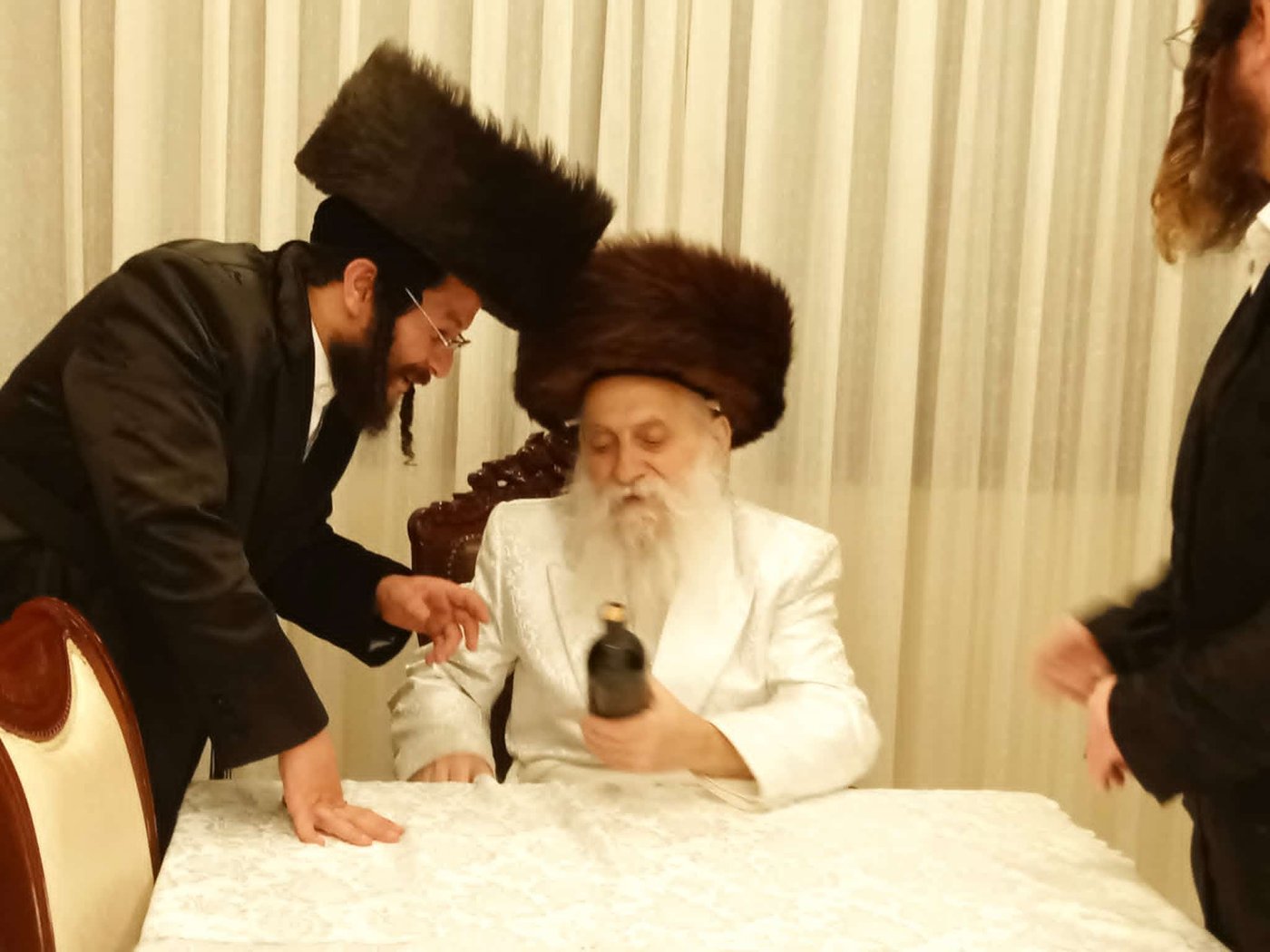 פורים בחצה"ק בוטושאן