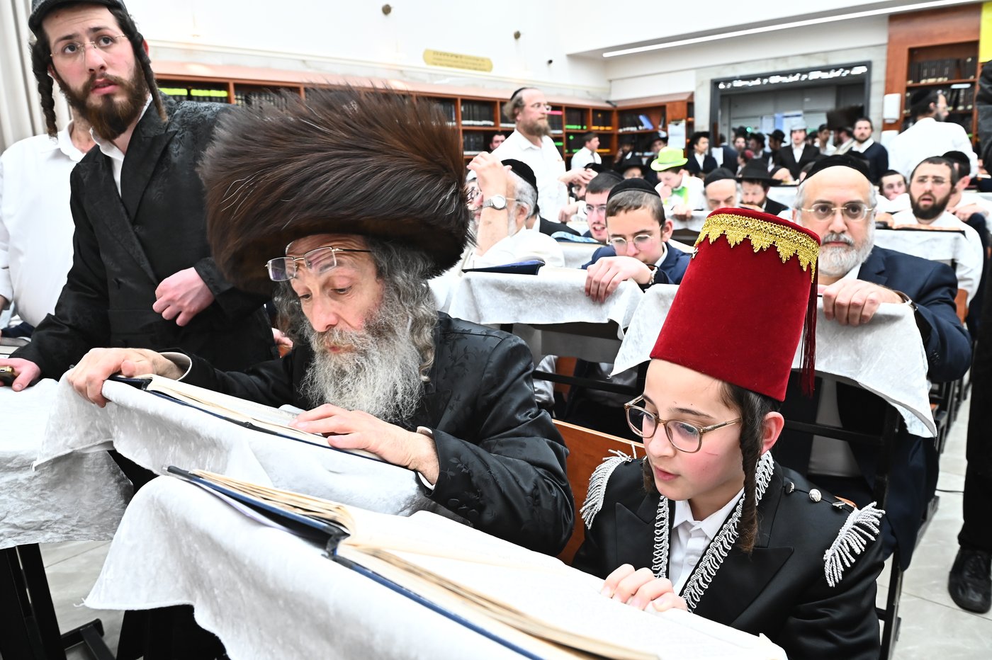 הגה"צ רבי אלימלך בידרמן בלימוד בליל פורים