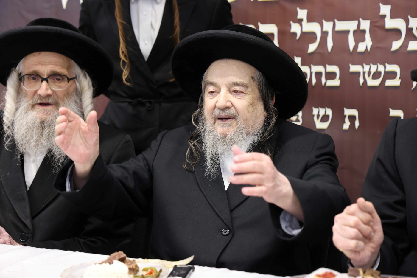 הגה"צ רבי יעקב מאיר שכטר במעמד