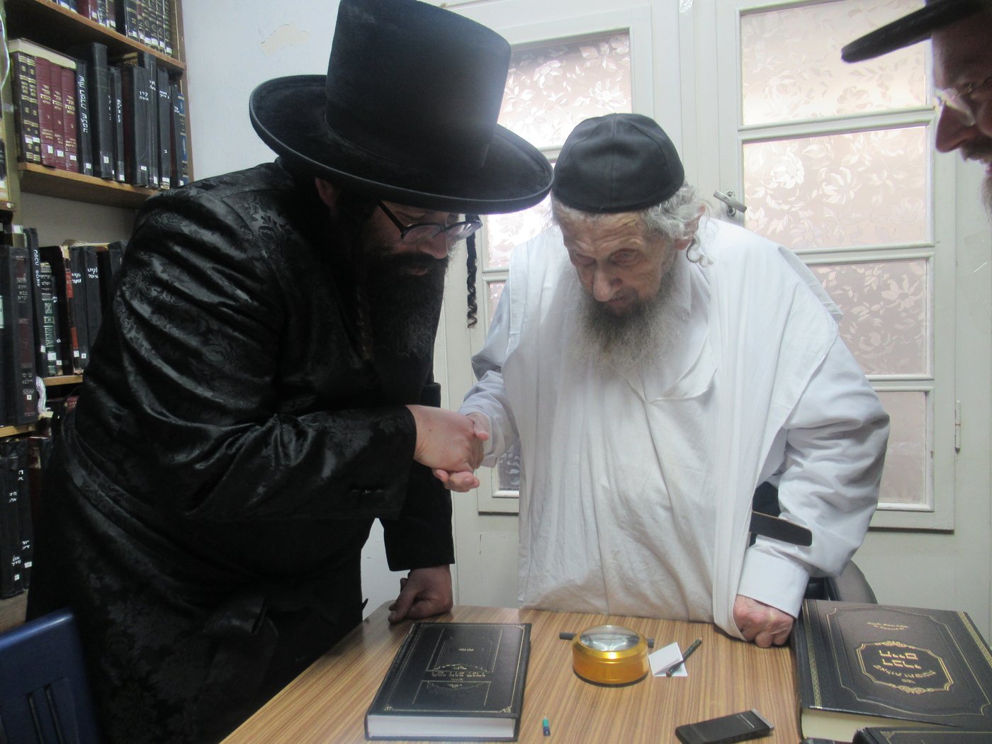 חלאקה לבן אב"ד מאקאווא אלעד
