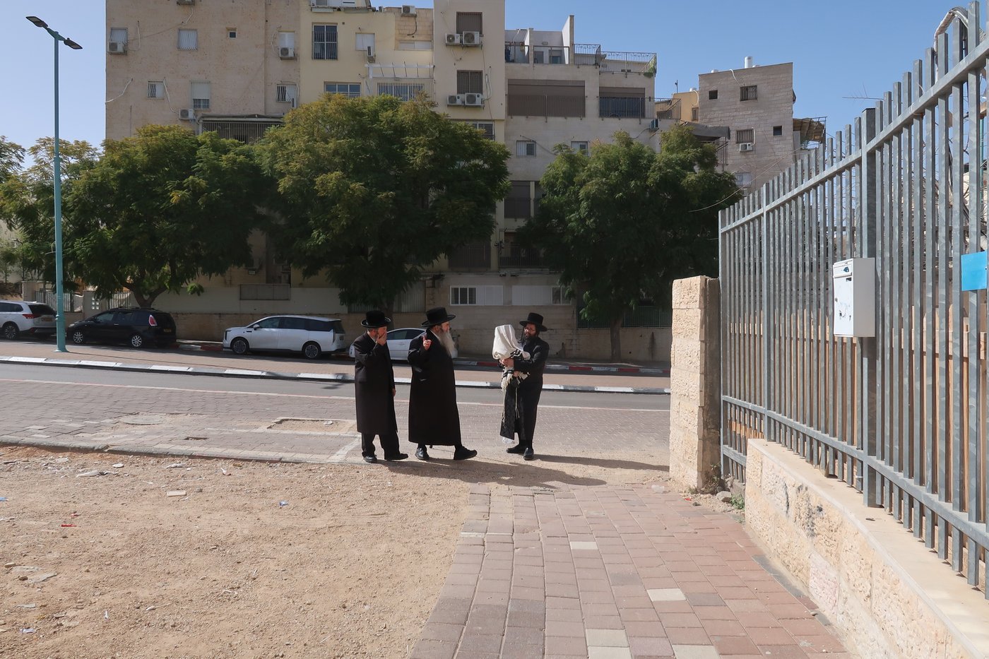 חלאקה לבן אב"ד מאקאווא אלעד
