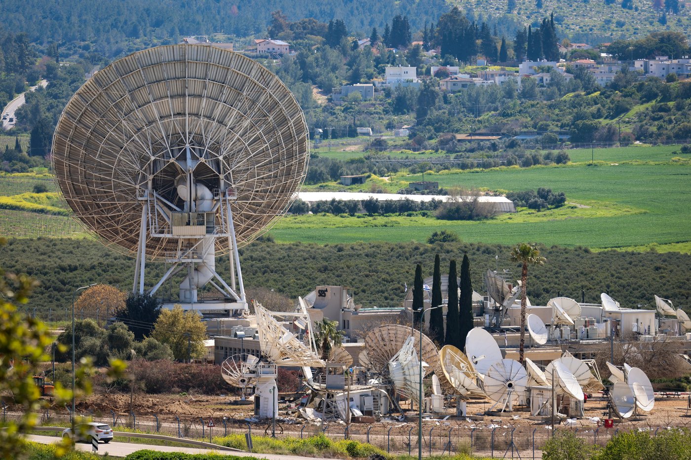 תחנת הלווינים בעמק האלה שנפגעה מטיל מלבנון
