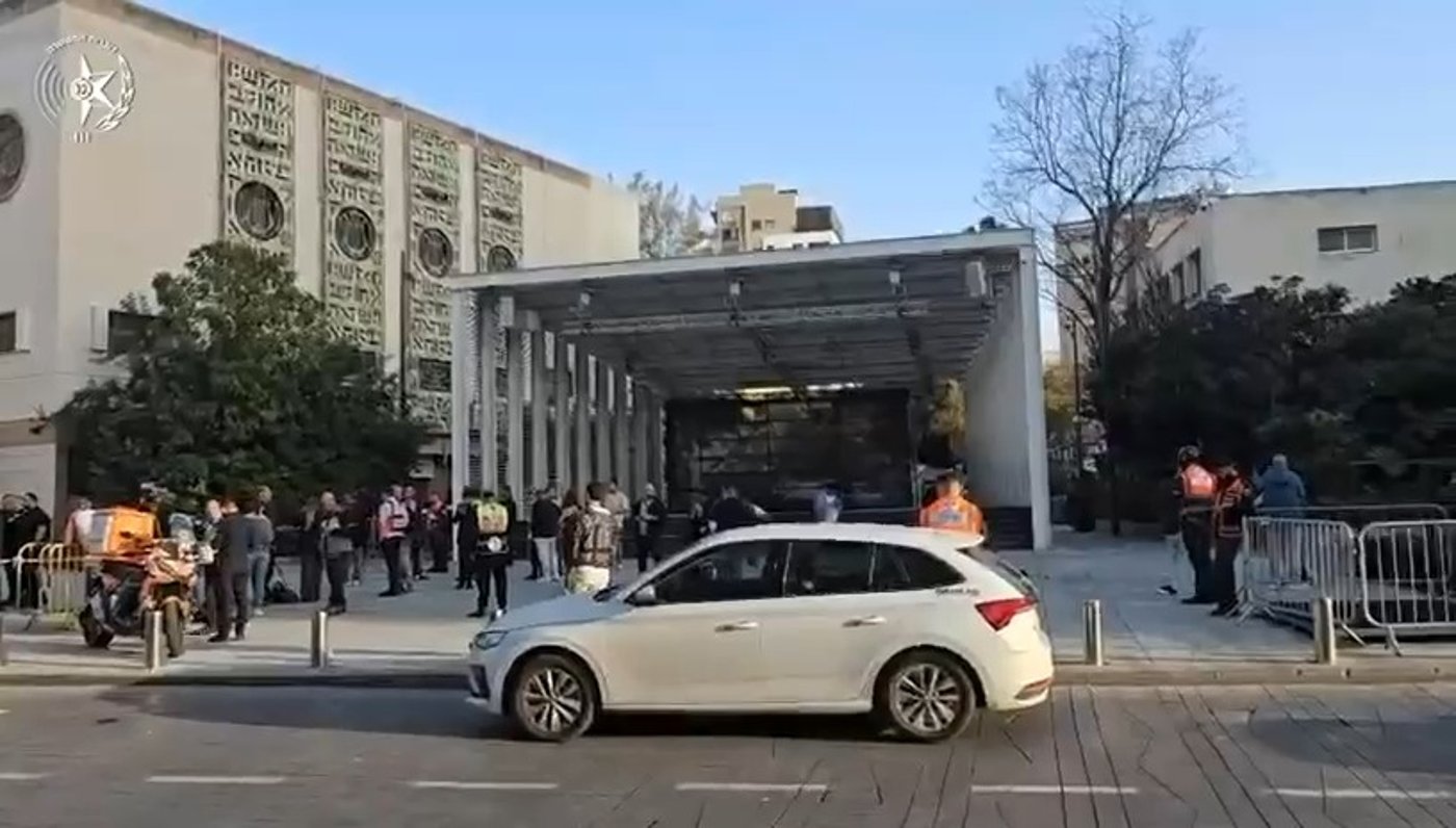 הזירה