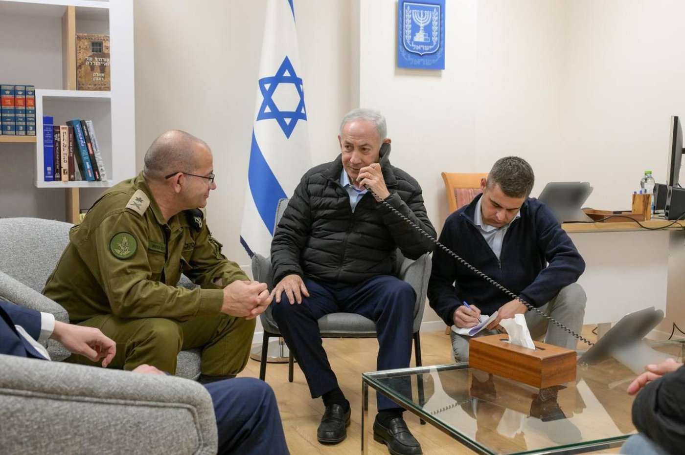 בעשר אצבעותיו - נתניהו מאשר אמש (שני) את חיסול בכירי המשטר