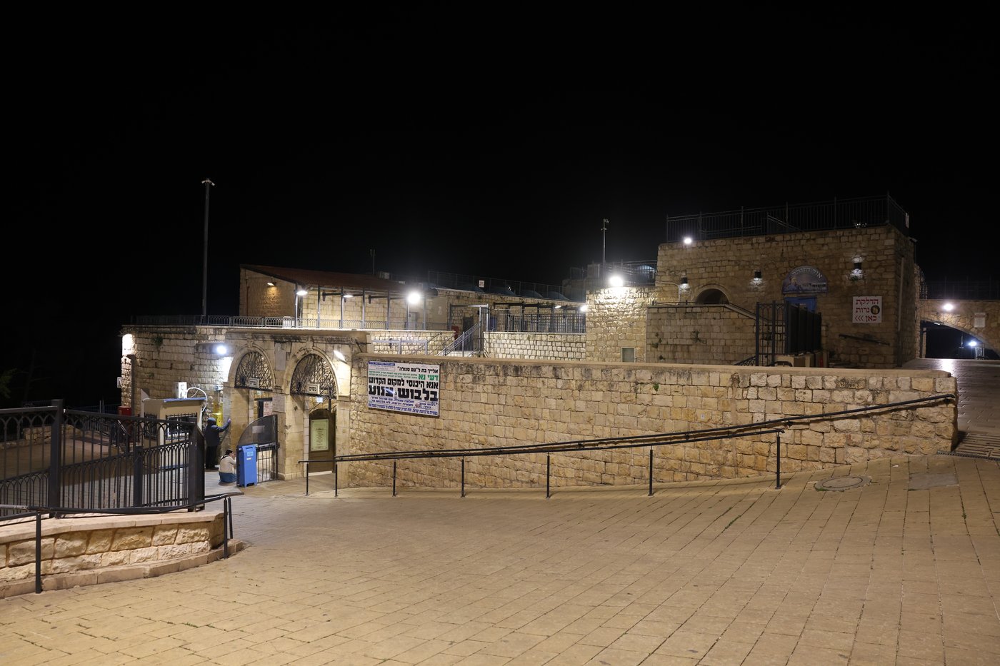 קבר הרשב"י במירון אמש בצל המלחמה