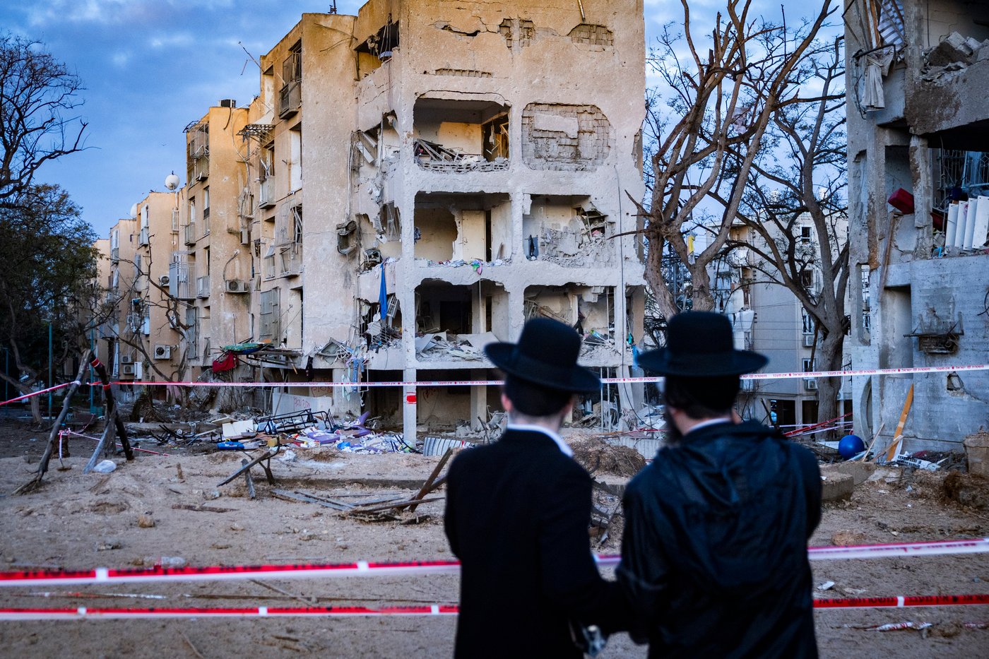 זירת הפגיעה בעיר ערד, ביום ובלילה