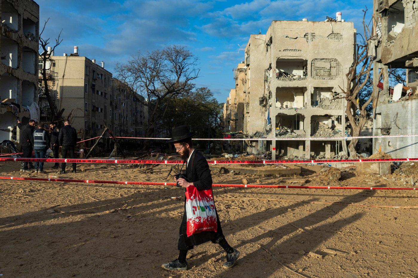 זירת הפגיעה בעיר ערד, ביום ובלילה