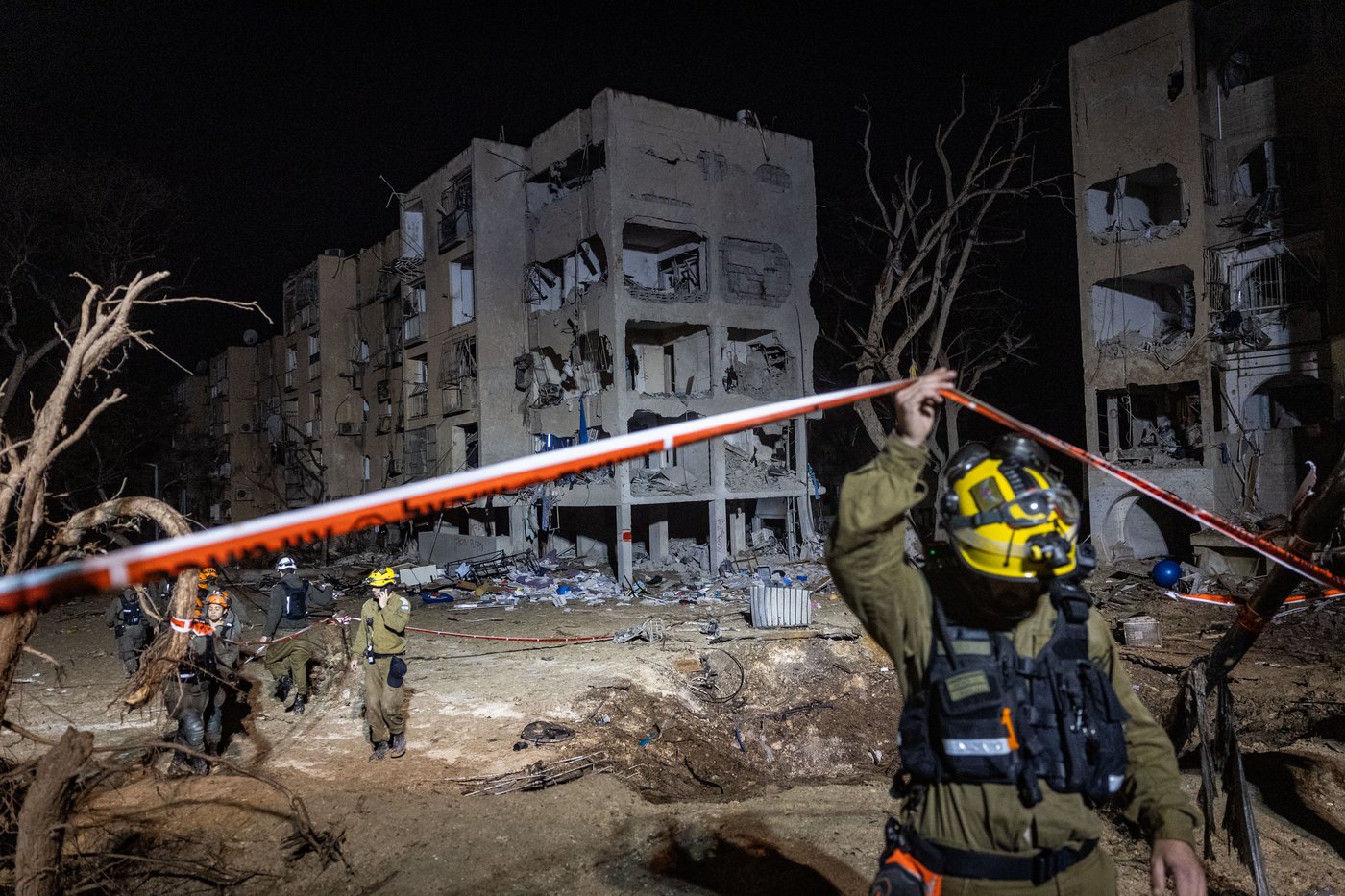 זירת הפגיעה בעיר ערד, ביום ובלילה