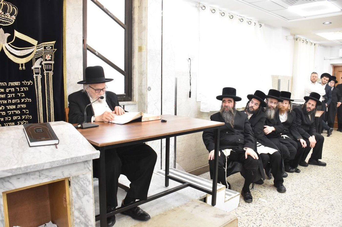 בחורי ויז'ניץ אצל הגרמ"ה הירש