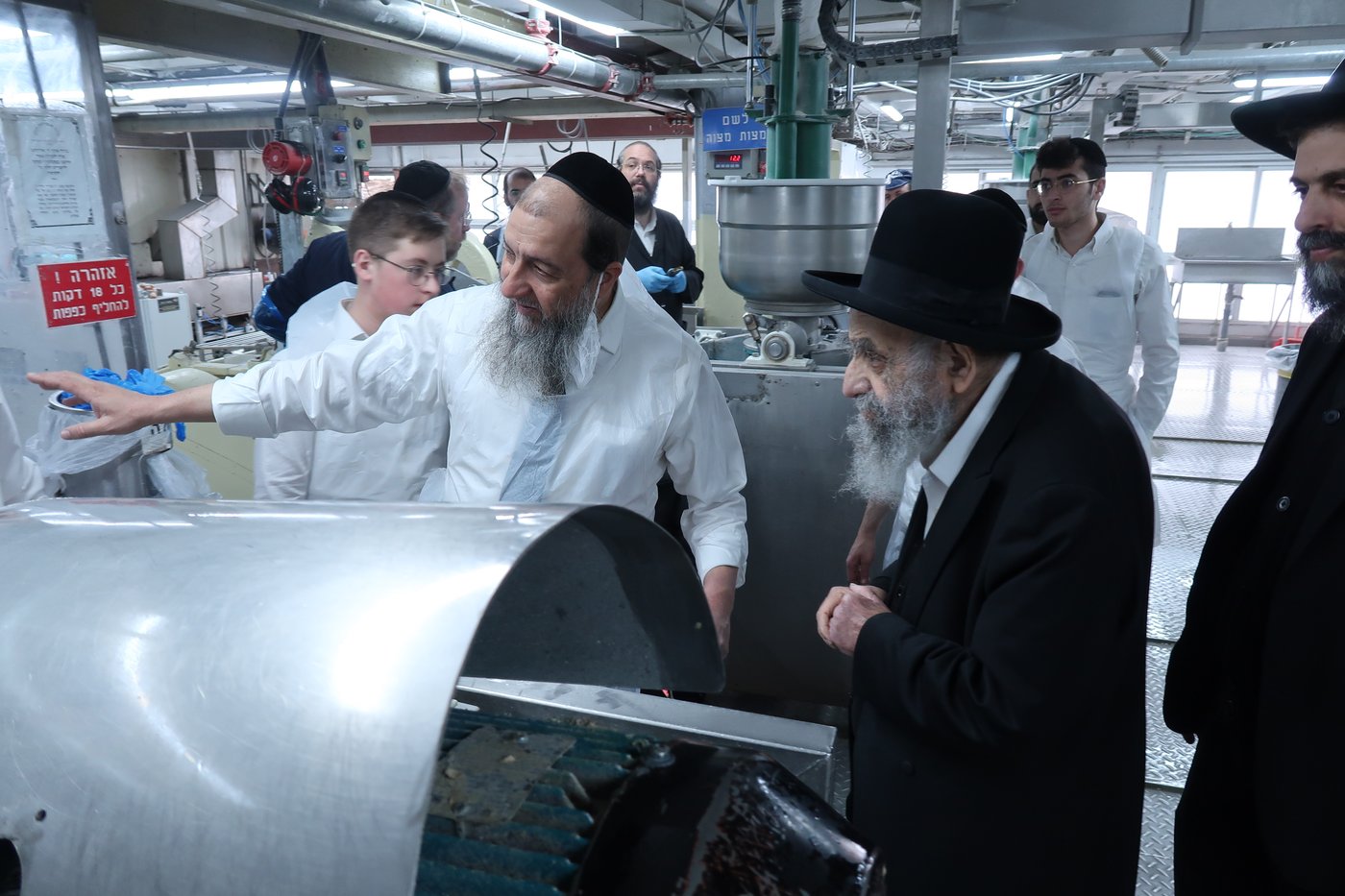 חכם משה צדקה באפיית מצות