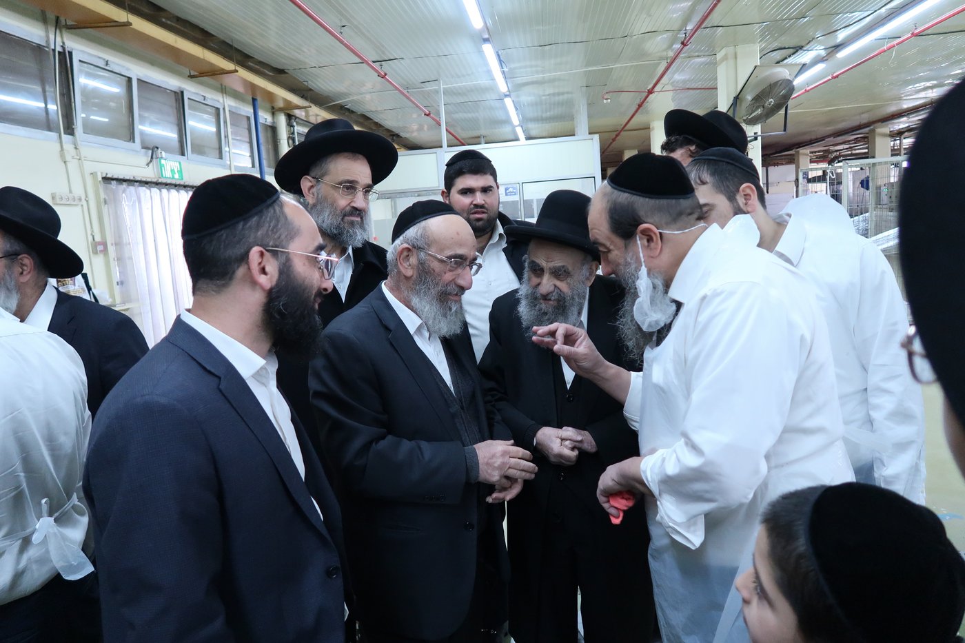 חכם משה צדקה באפיית מצות