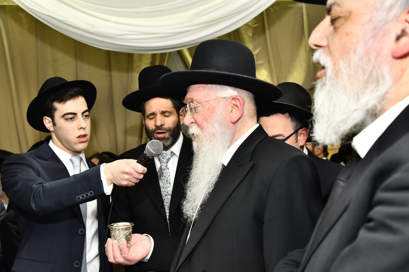 שמחת נישואי בתו של מנחם שפירא