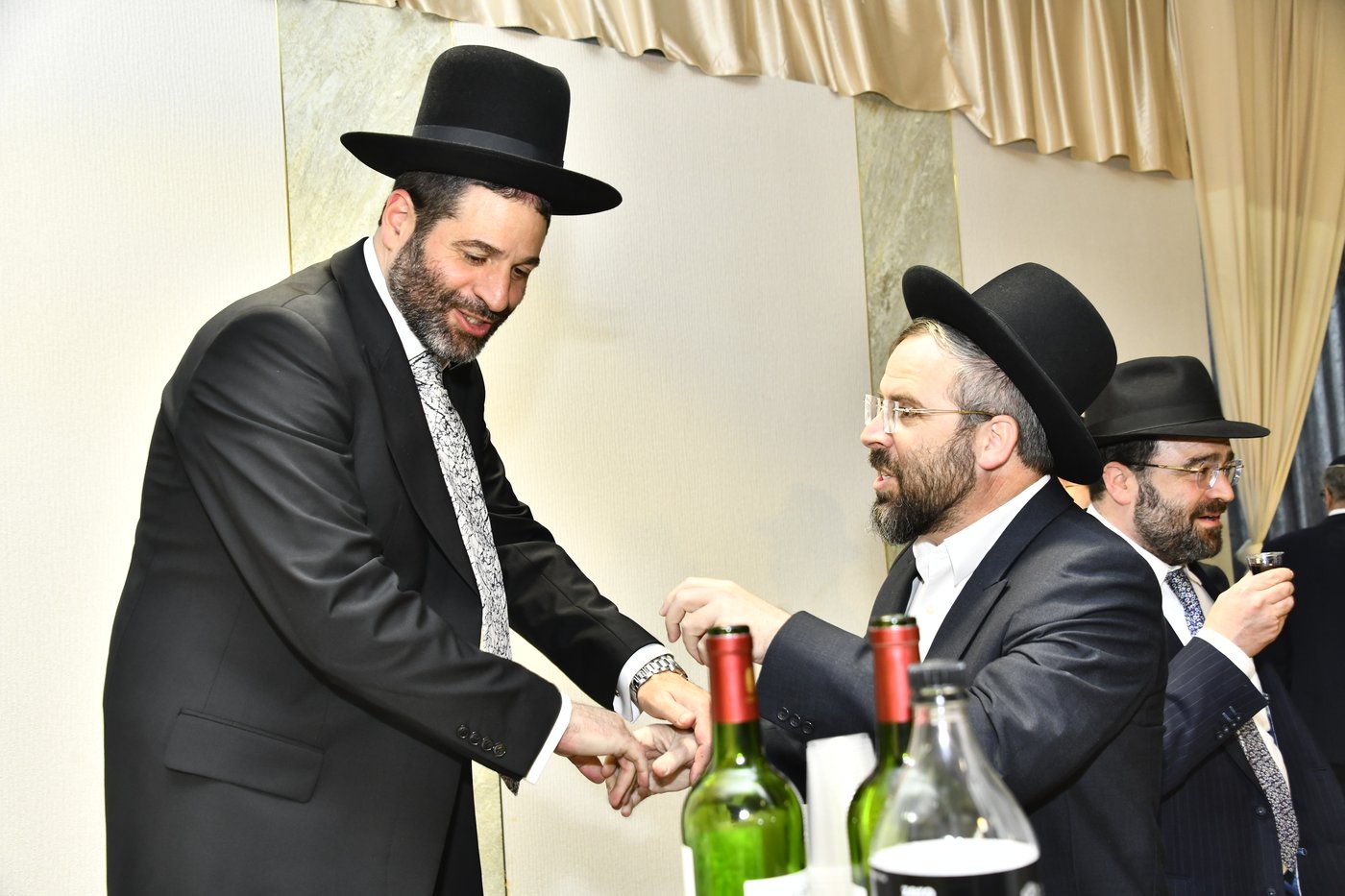 שמחת נישואי בתו של מנחם שפירא