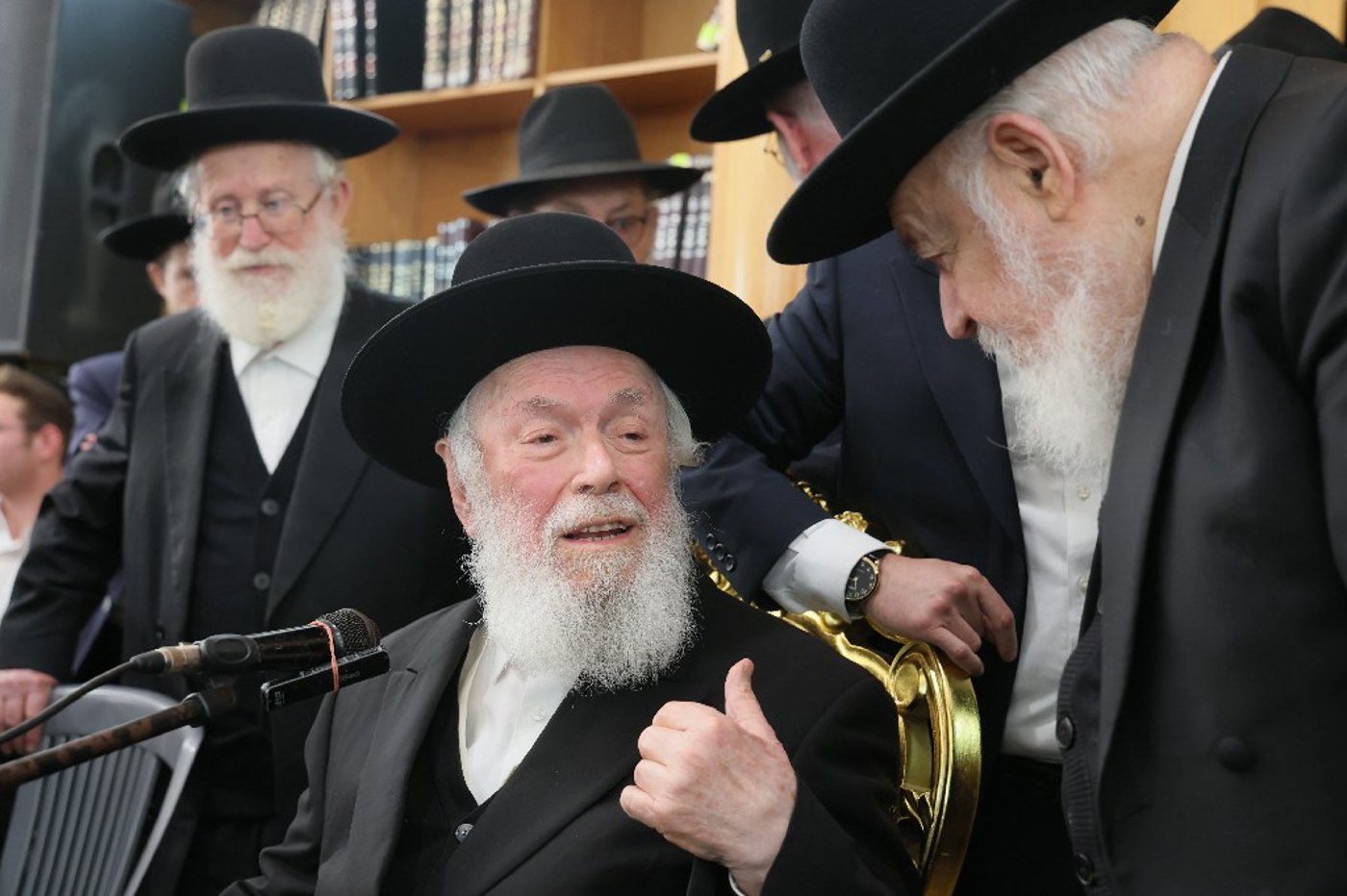 הגר"י זילברשטיין בביקור חיזוק ברחובות