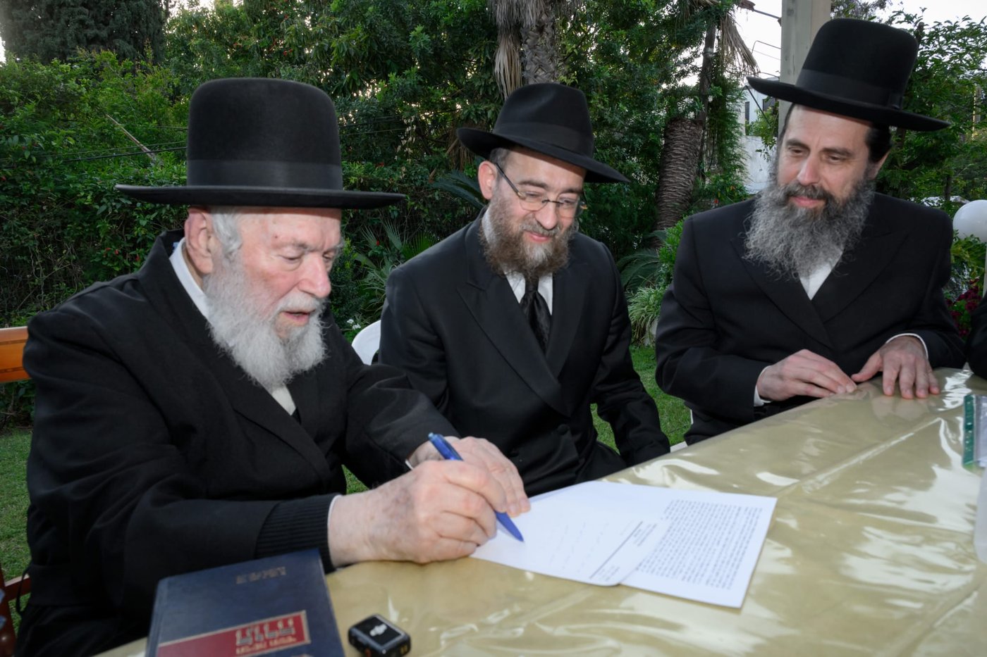 הגאון רבי יצחק זילברשטיין במכירת חמץ
