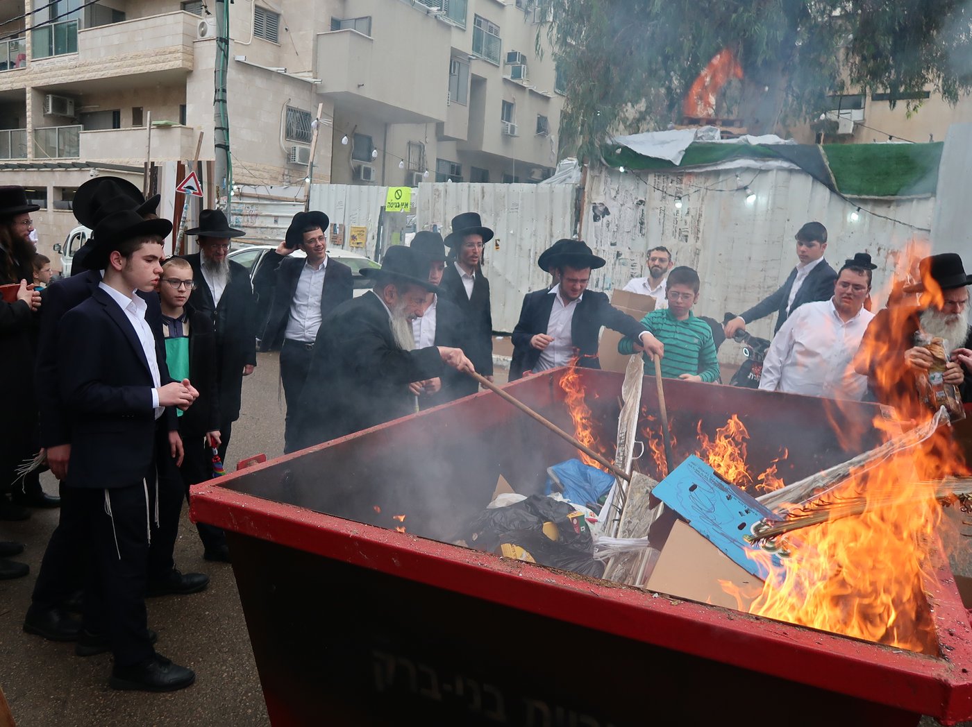 הגאון רבי ניסים בן שמעון בשריפת חמץ