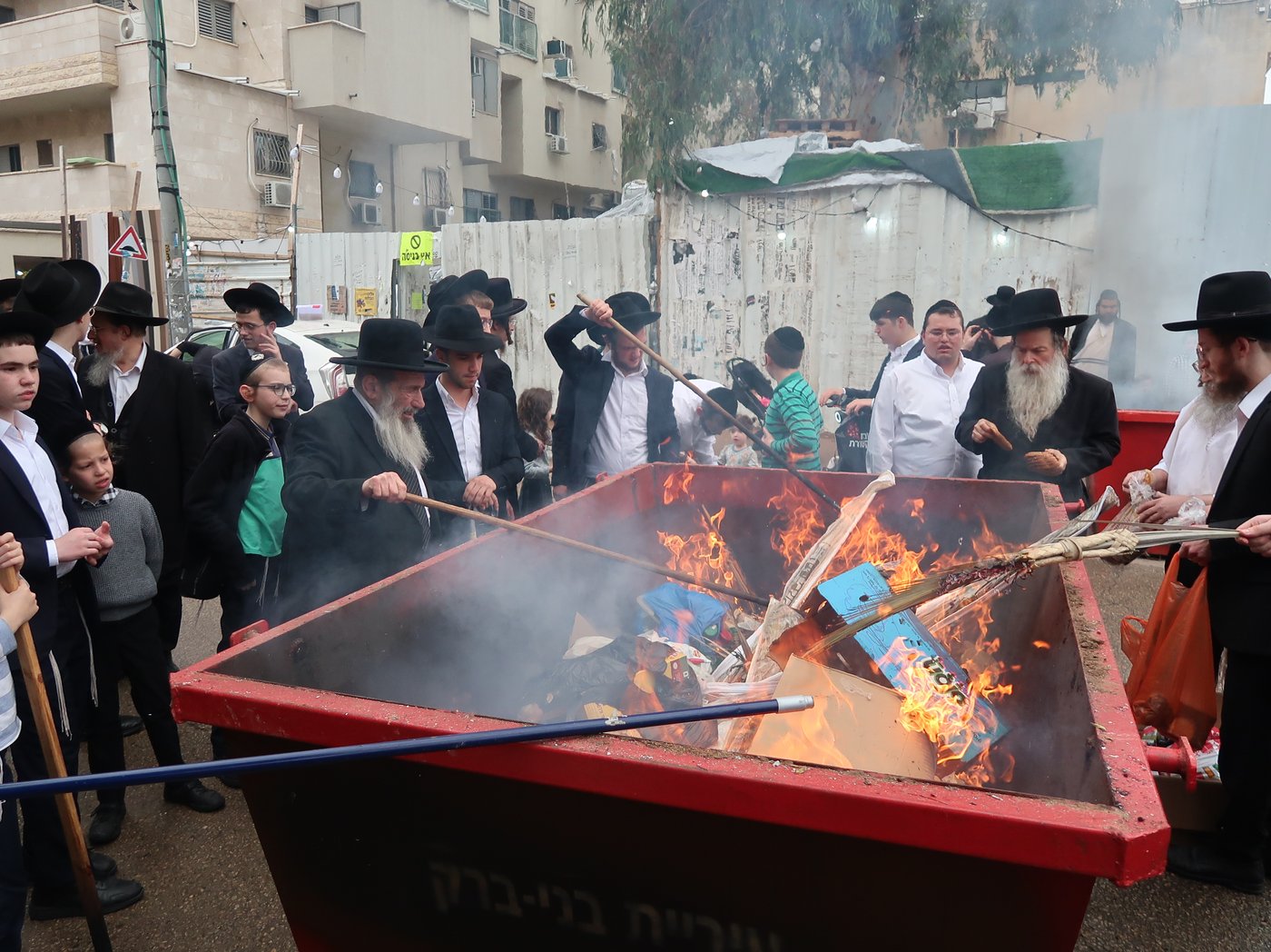 הגאון רבי ניסים בן שמעון בשריפת חמץ