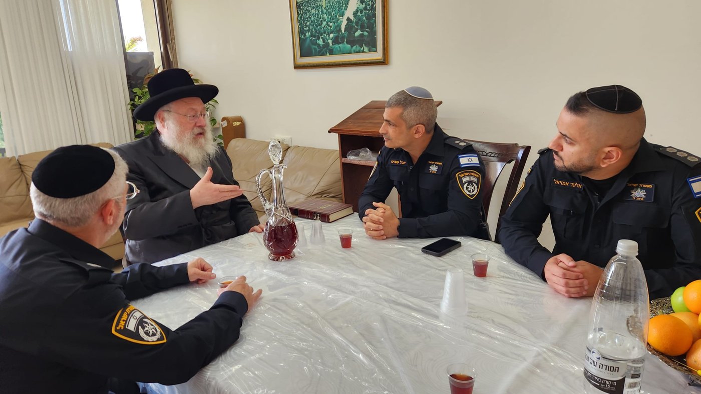 משטרת ב"ב בביקור חג אצל הגרחי"א לנדא