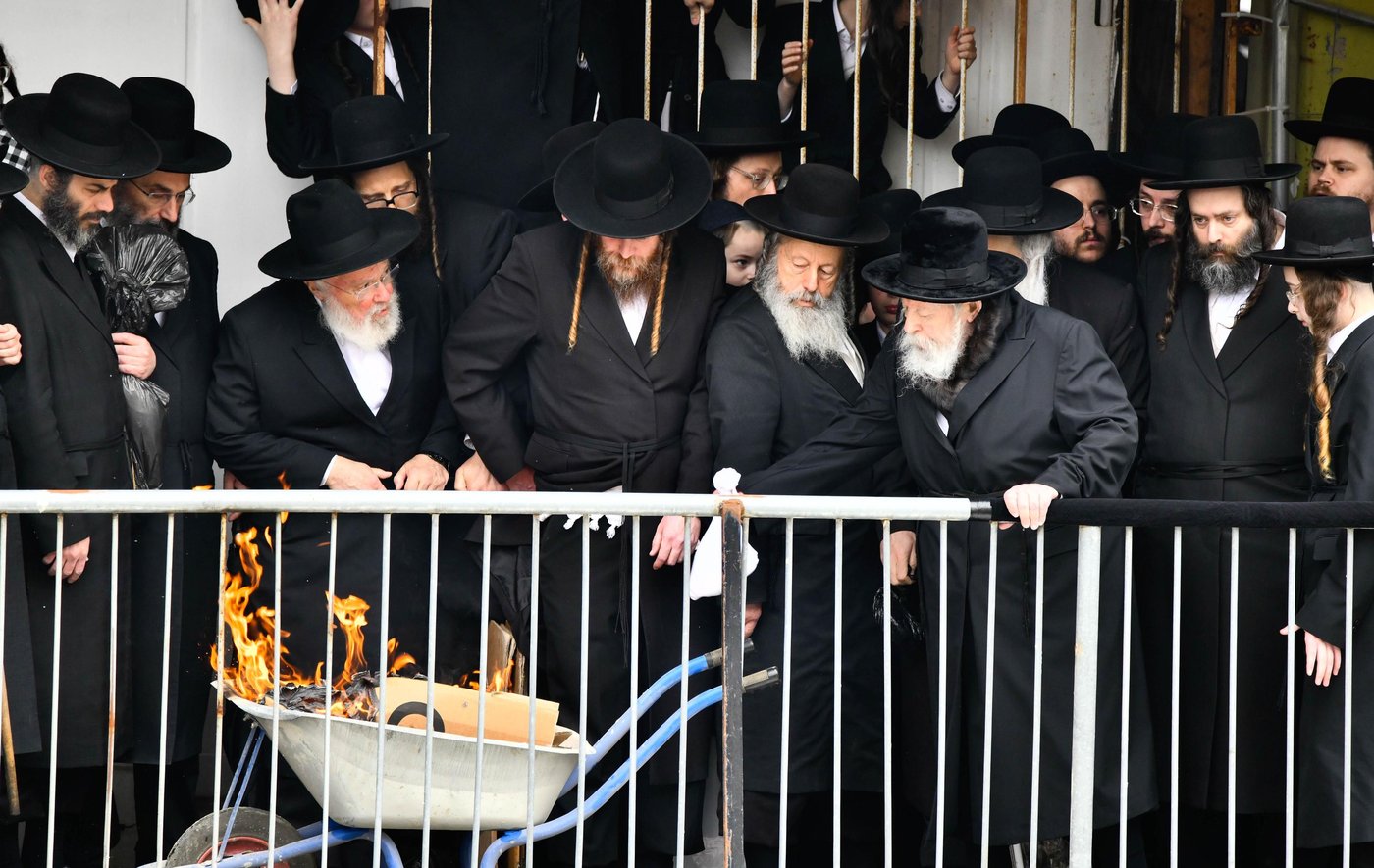 האדמו"ר מגור בשריפת חמץ