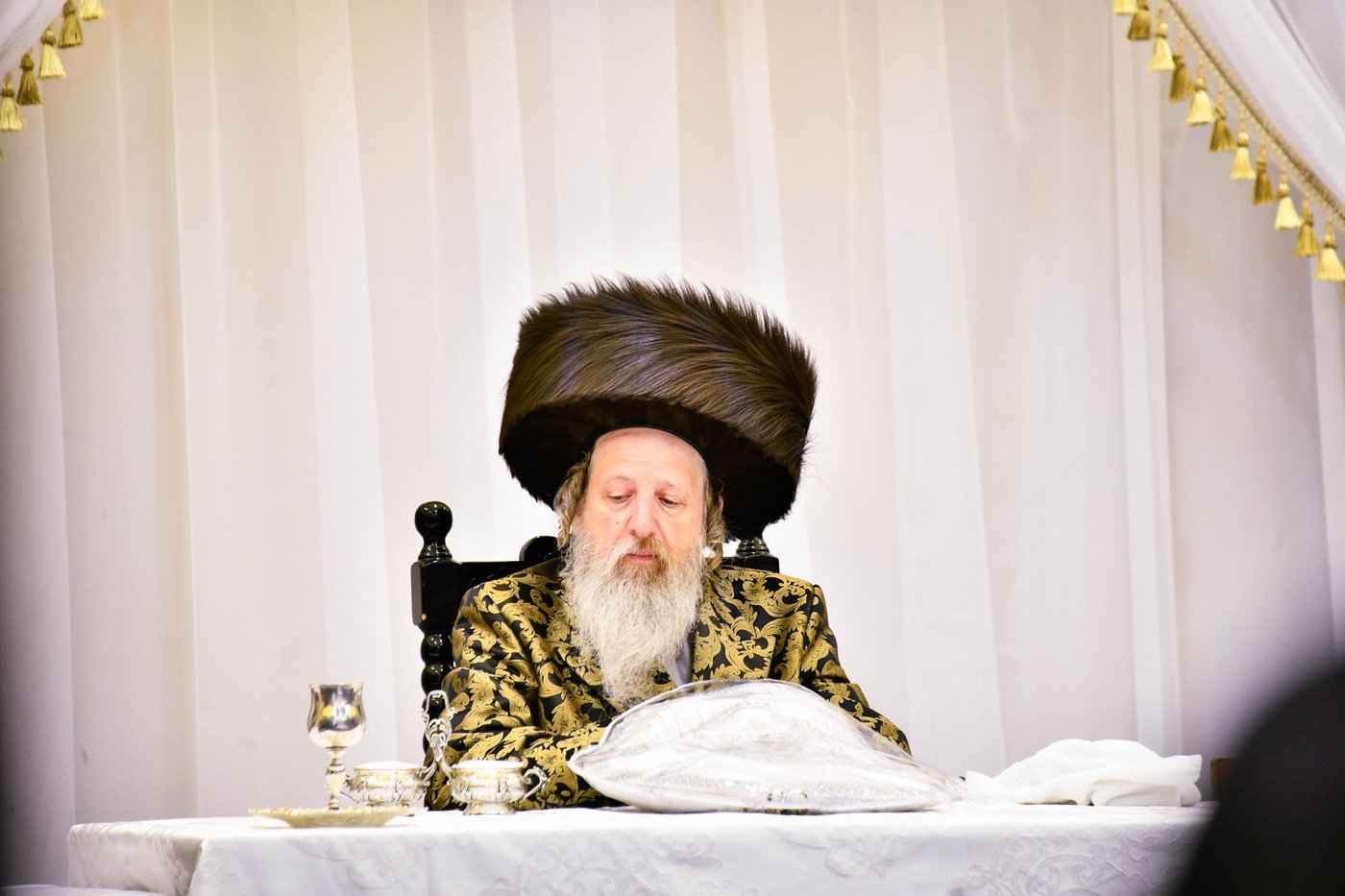 האדמו"ר מדז'יקוב ויז'ניץ בטיש חול המועד פסח
