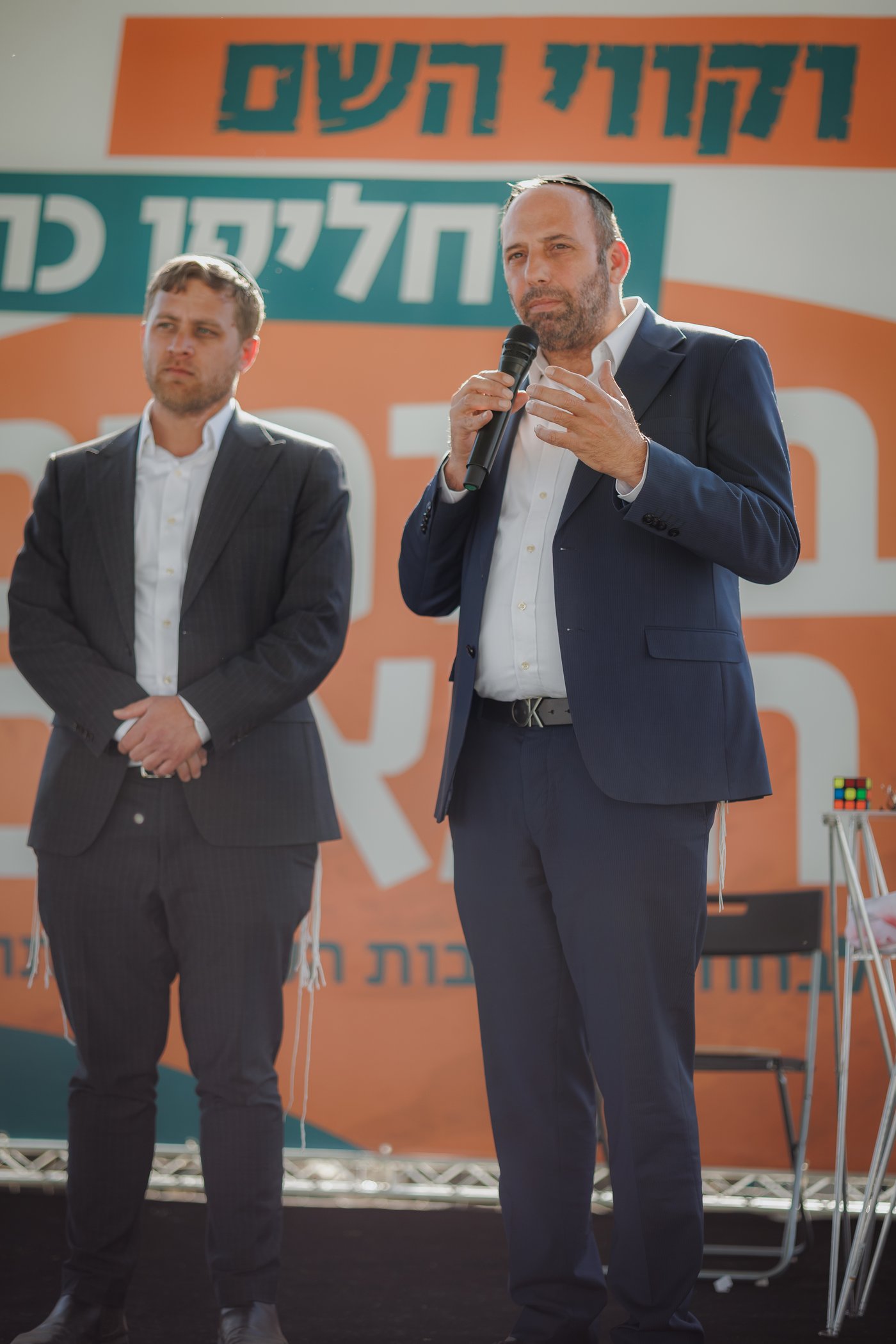 בין הזמנים חודש ניסן 
