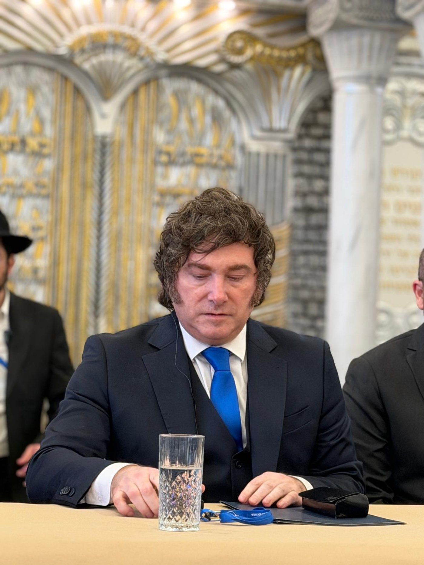 נופף לבחורים והתקבל בטקס נדיר: נשיא ארגנטינה בישיבת חברון