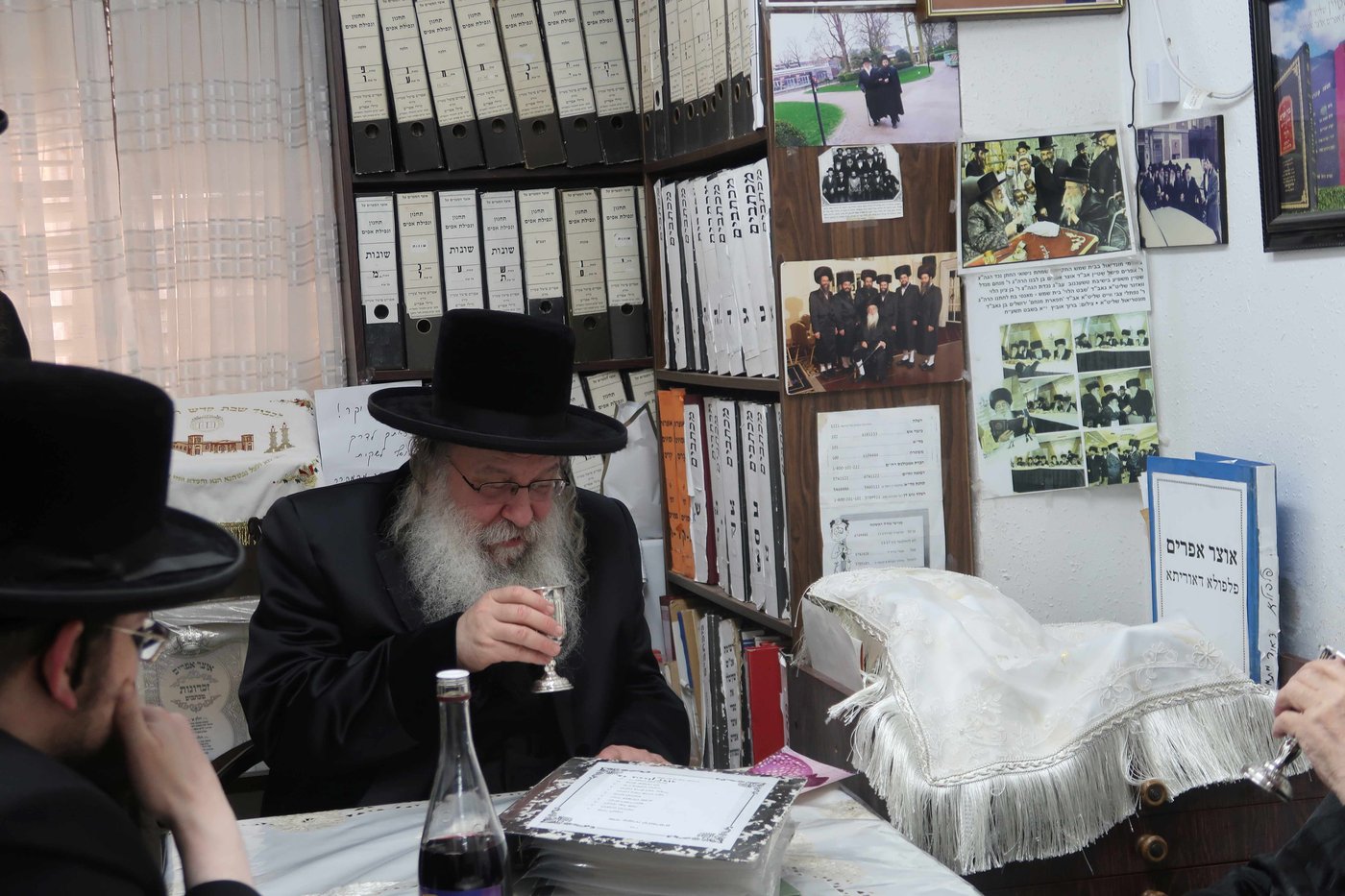האדמו"ר מנדבורנה בביקור אצל הגרא"פ שטיין