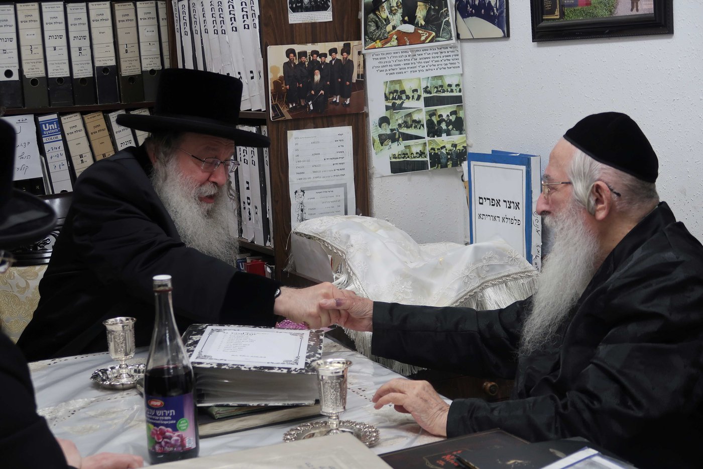 האדמו"ר מנדבורנה בביקור אצל הגרא"פ שטיין