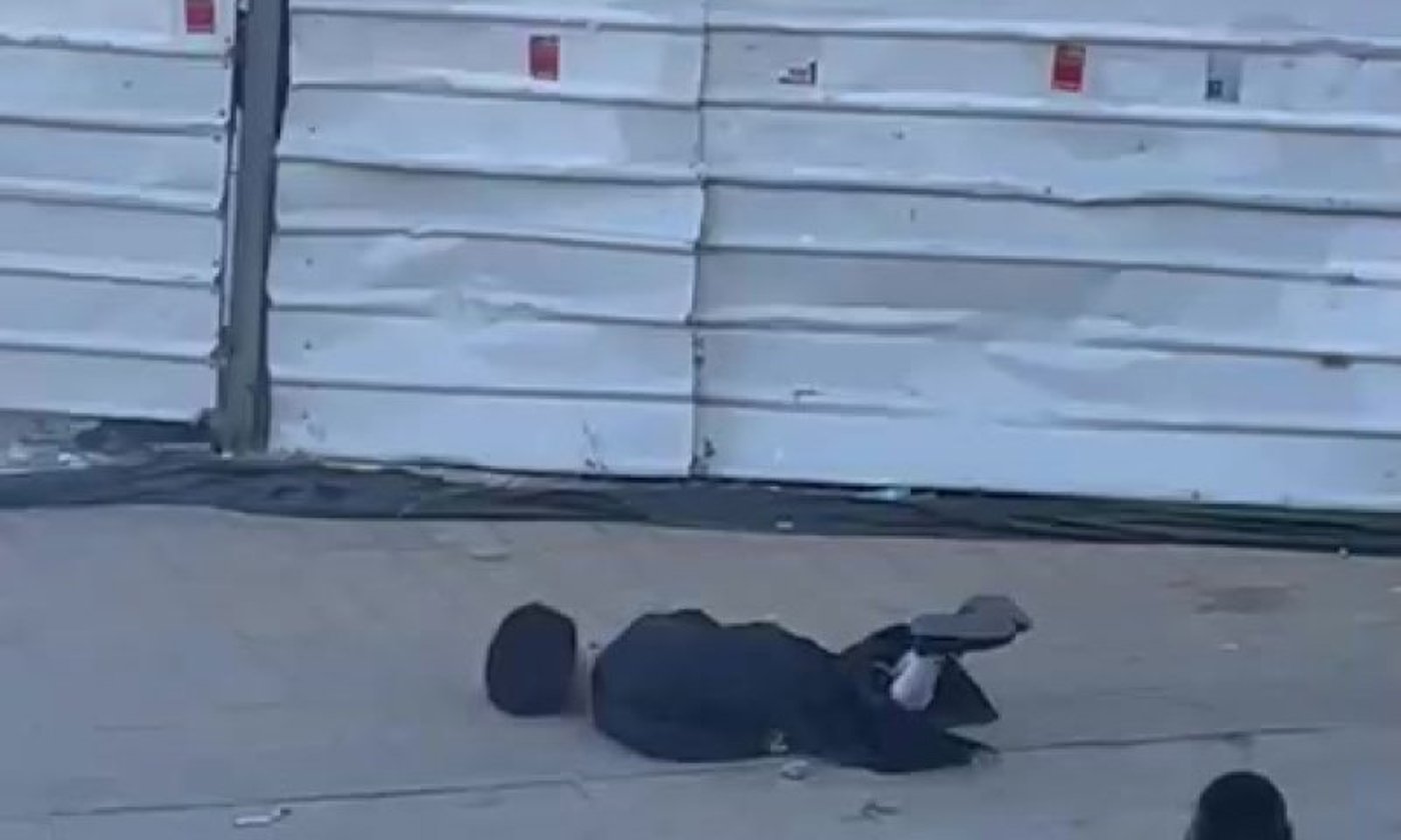 יהודי מבוגר מוטל על אדמת מירון בשנת תשפ"ד