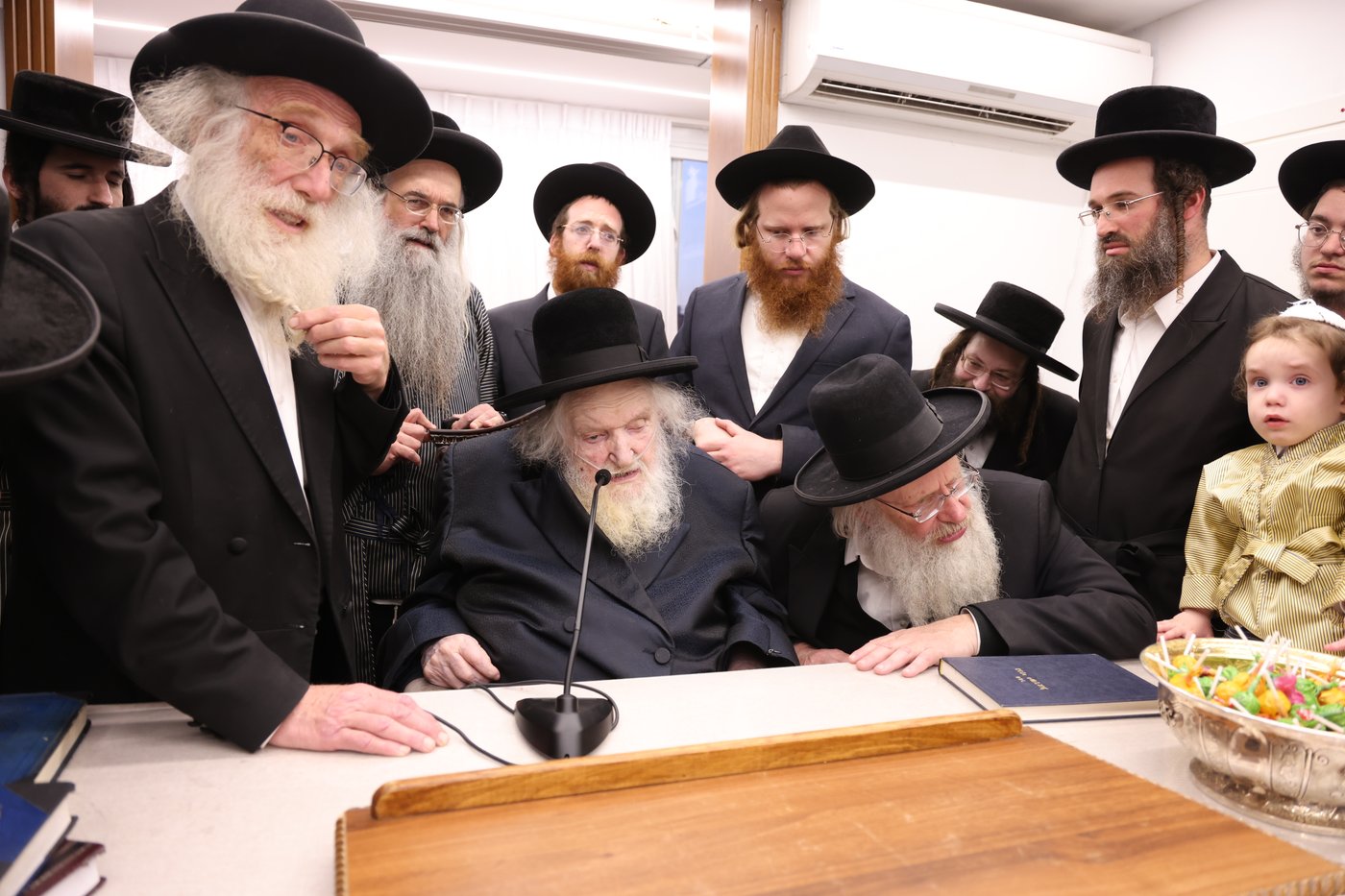 ילדי תולדות אהרן אצל הגר"מ שטרנבוך