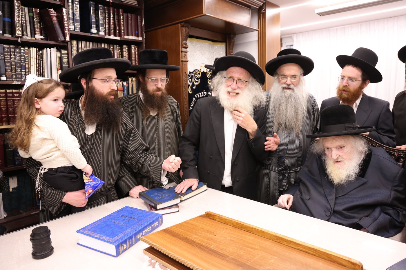 ילדי תולדות אהרן אצל הגר"מ שטרנבוך
