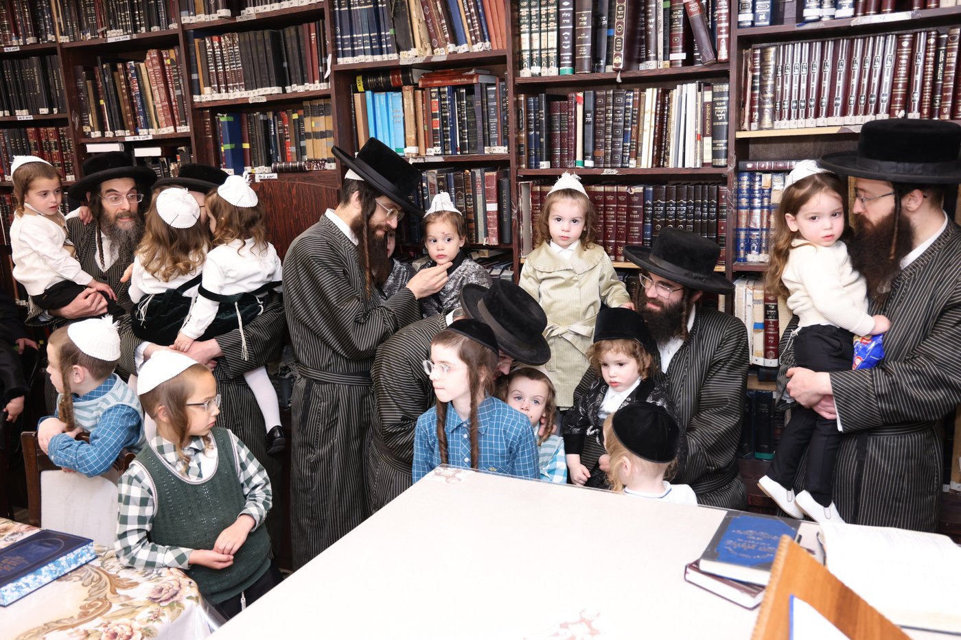 ילדי תולדות אהרן אצל הגר"מ שטרנבוך
