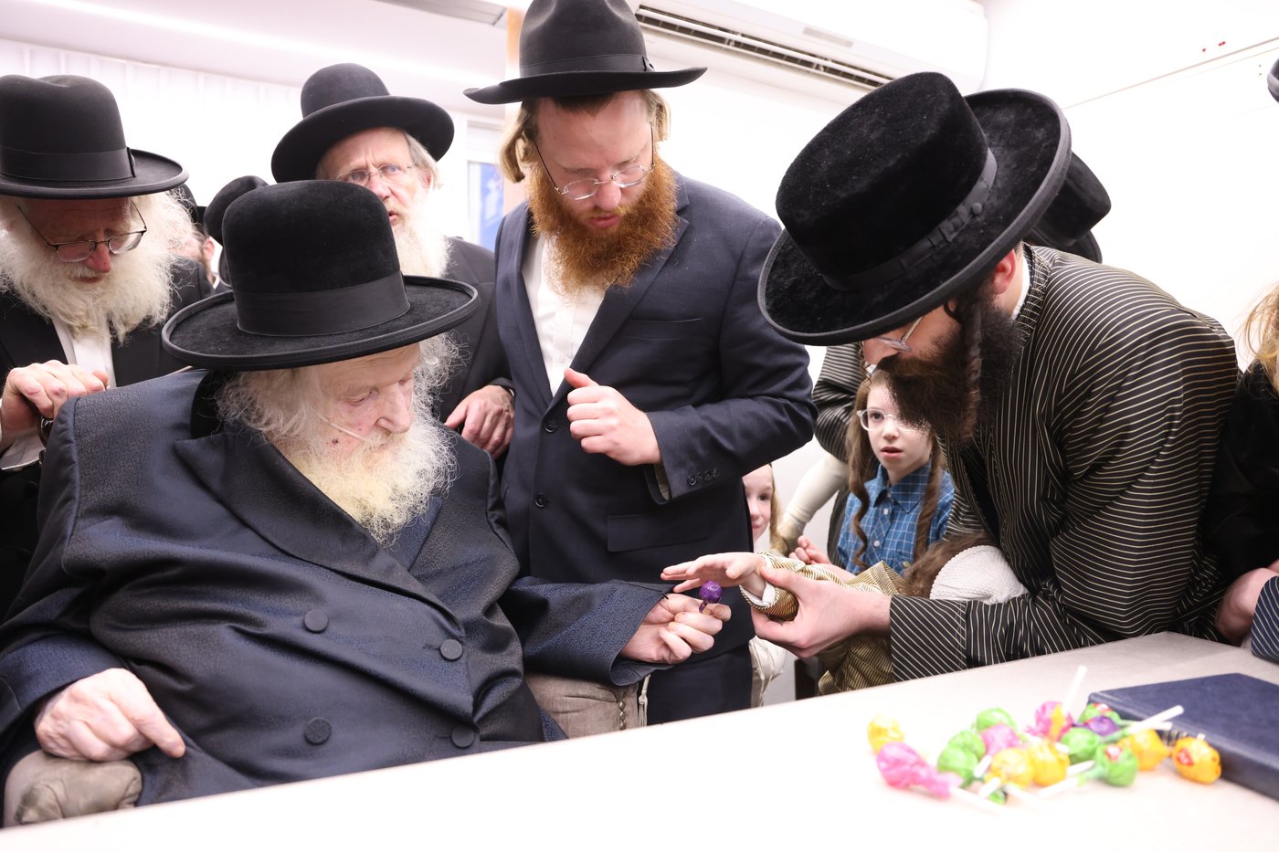 ילדי תולדות אהרן אצל הגר"מ שטרנבוך