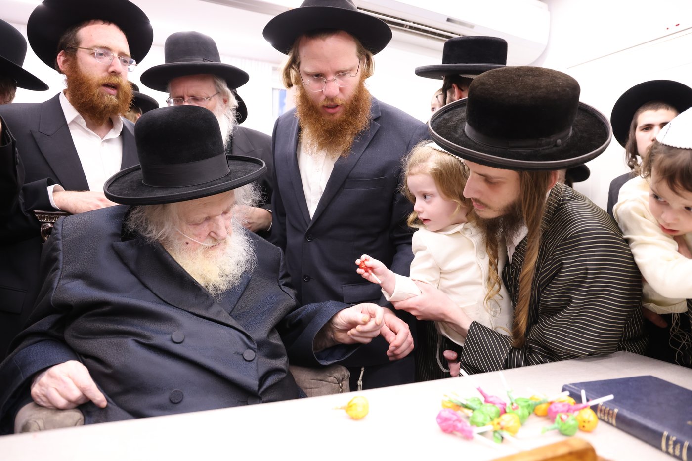 ילדי תולדות אהרן אצל הגר"מ שטרנבוך