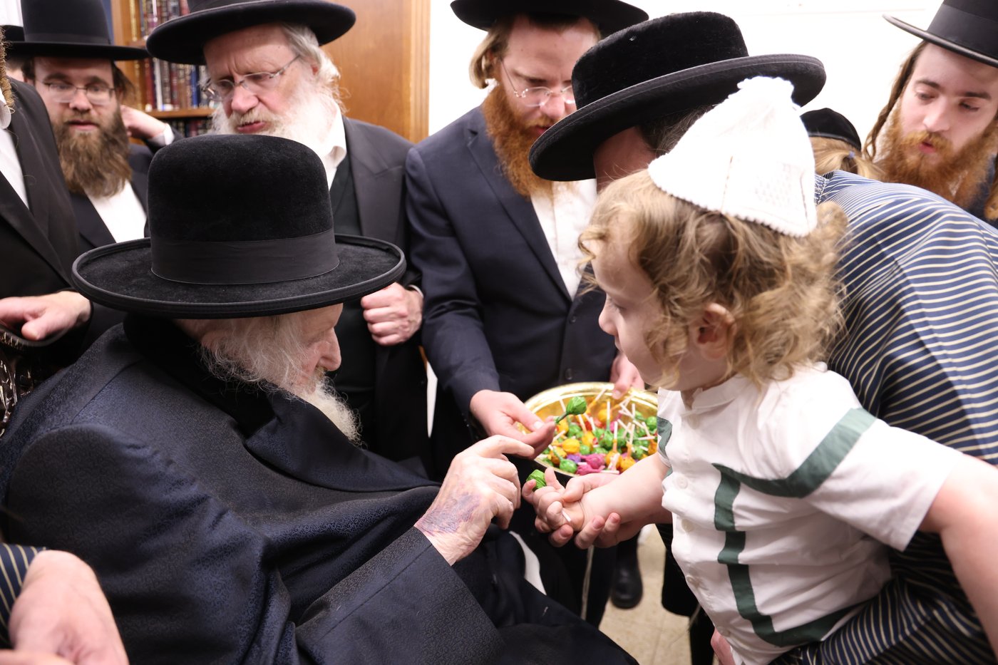 ילדי תולדות אהרן אצל הגר"מ שטרנבוך
