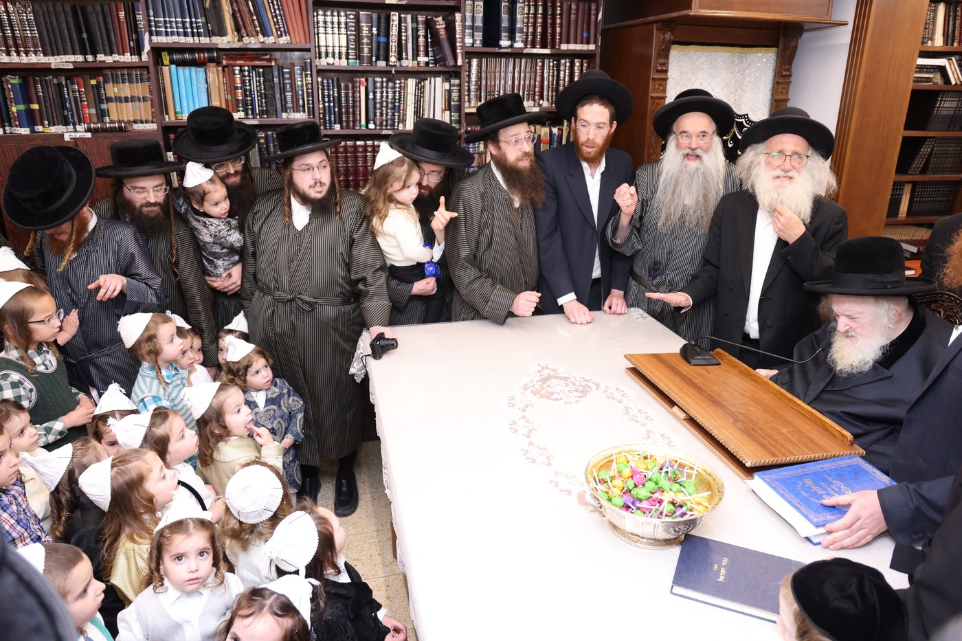ילדי תולדות אהרן אצל הגר"מ שטרנבוך