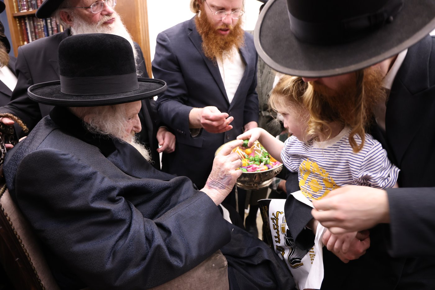 ילדי תולדות אהרן אצל הגר"מ שטרנבוך