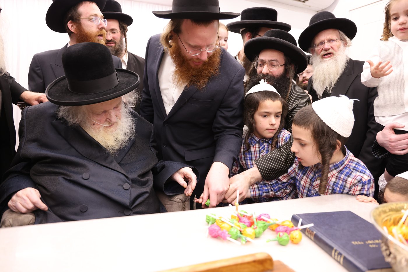 ילדי תולדות אהרן אצל הגר"מ שטרנבוך