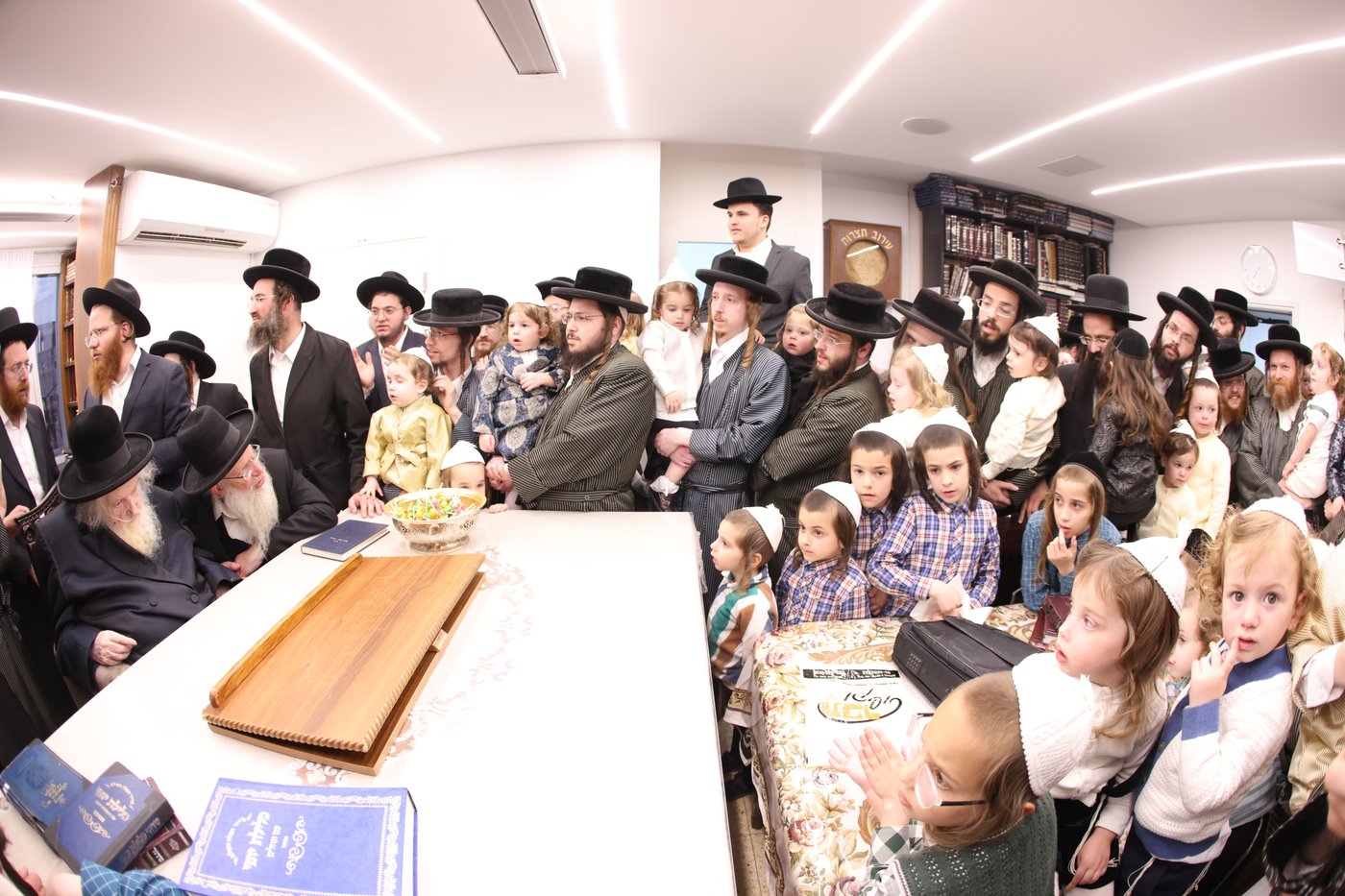 ילדי תולדות אהרן אצל הגר"מ שטרנבוך