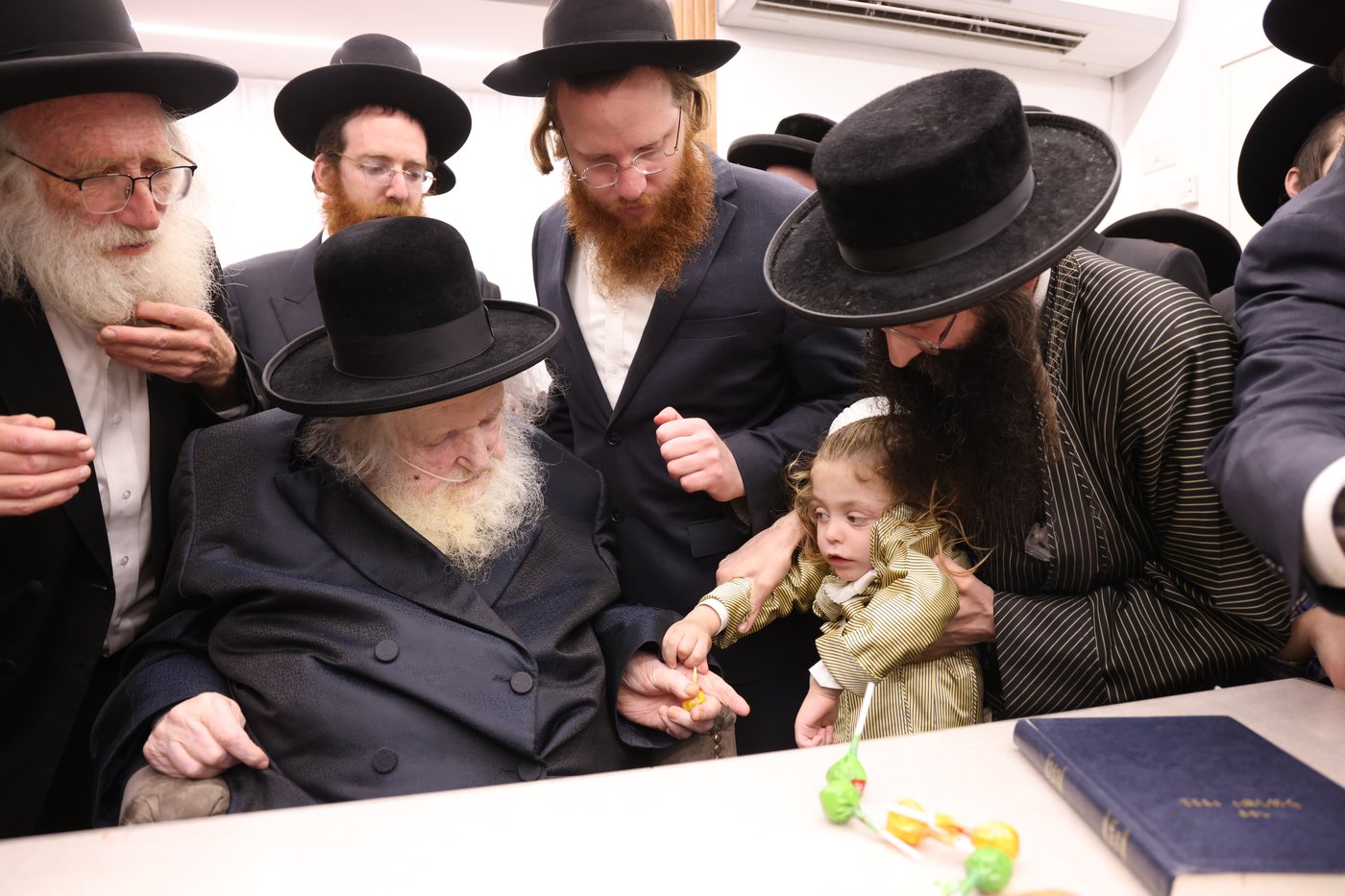 ילדי תולדות אהרן אצל הגר"מ שטרנבוך
