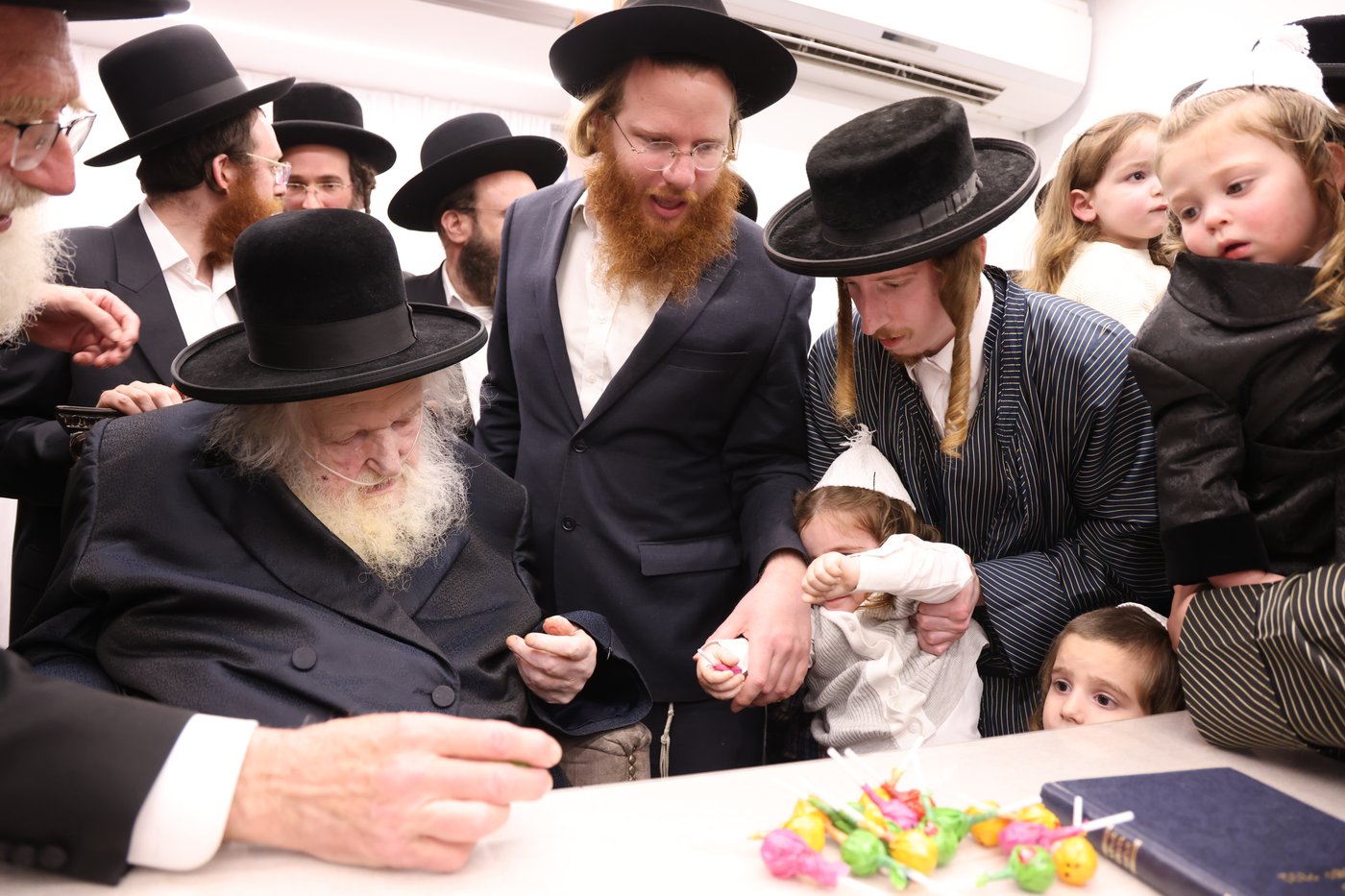 ילדי תולדות אהרן אצל הגר"מ שטרנבוך
