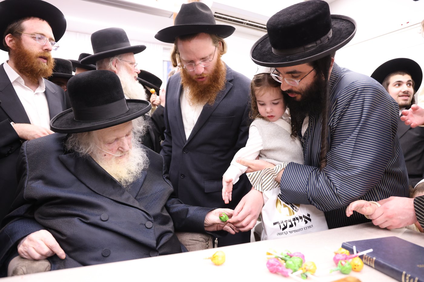 ילדי תולדות אהרן אצל הגר"מ שטרנבוך