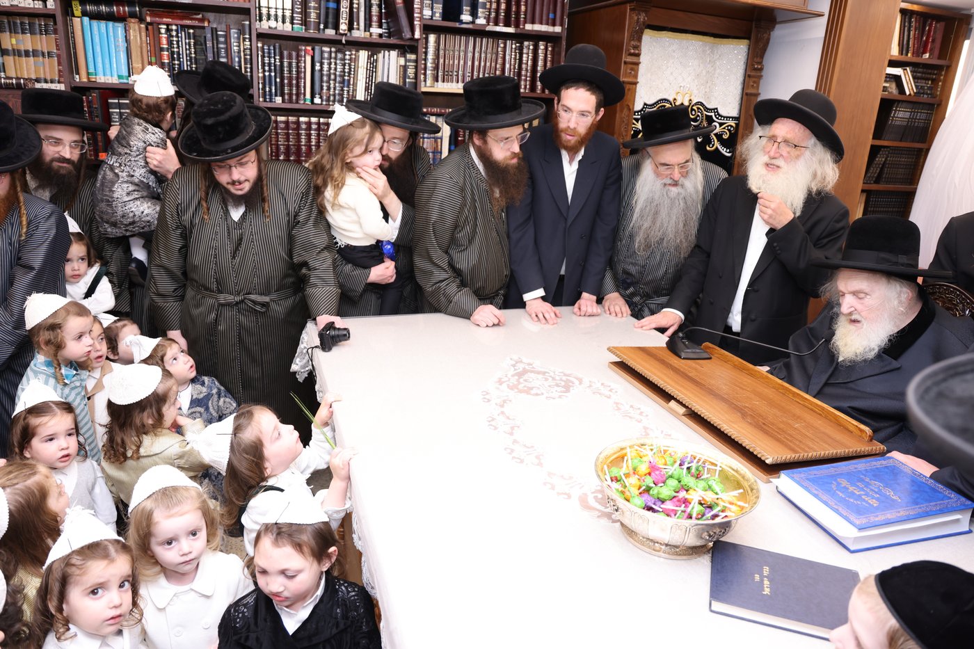 ילדי תולדות אהרן אצל הגר"מ שטרנבוך