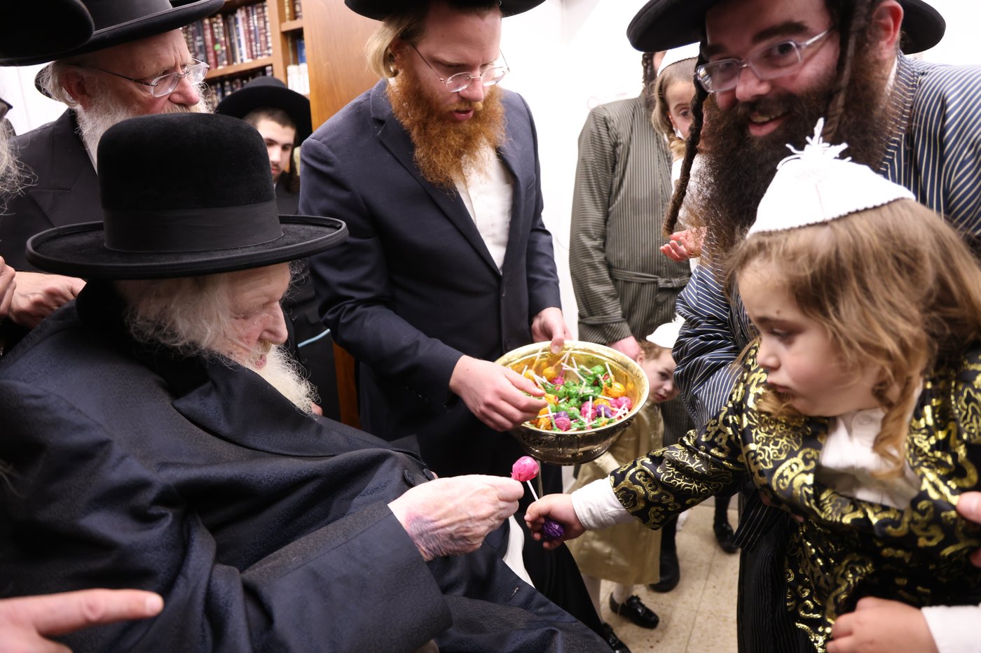 ילדי תולדות אהרן אצל הגר"מ שטרנבוך