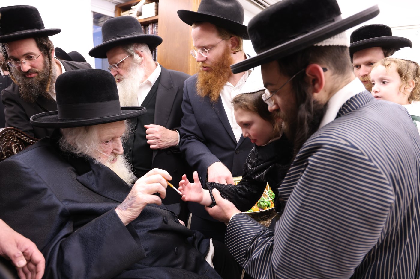 ילדי תולדות אהרן אצל הגר"מ שטרנבוך