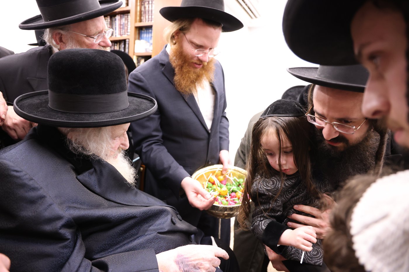 ילדי תולדות אהרן אצל הגר"מ שטרנבוך